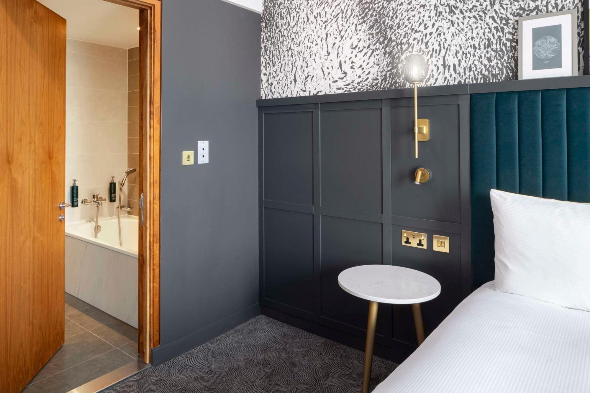 מלון לידס Doubletree By Hilton Leeds מראה חיצוני תמונה